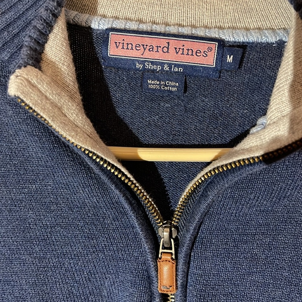 Vineyard Vines men’s sweater - Picture 2 of 4